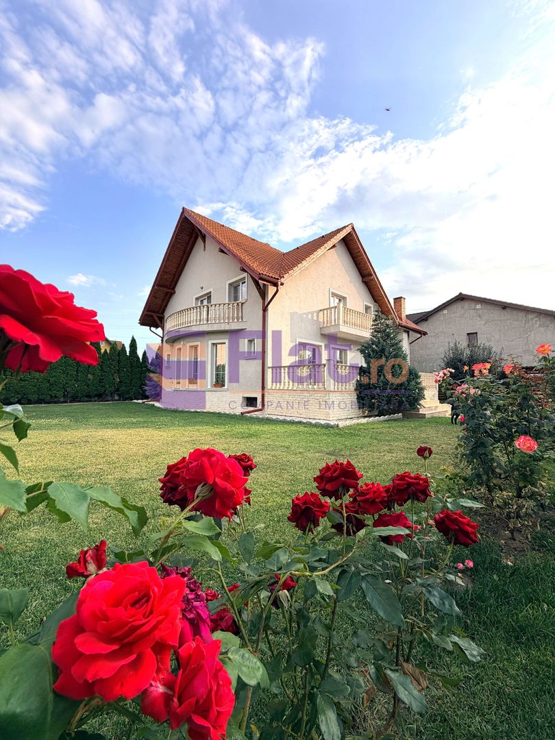 Casă spațioasă și elegantă cu teren  – Sânpetru - Poză 2