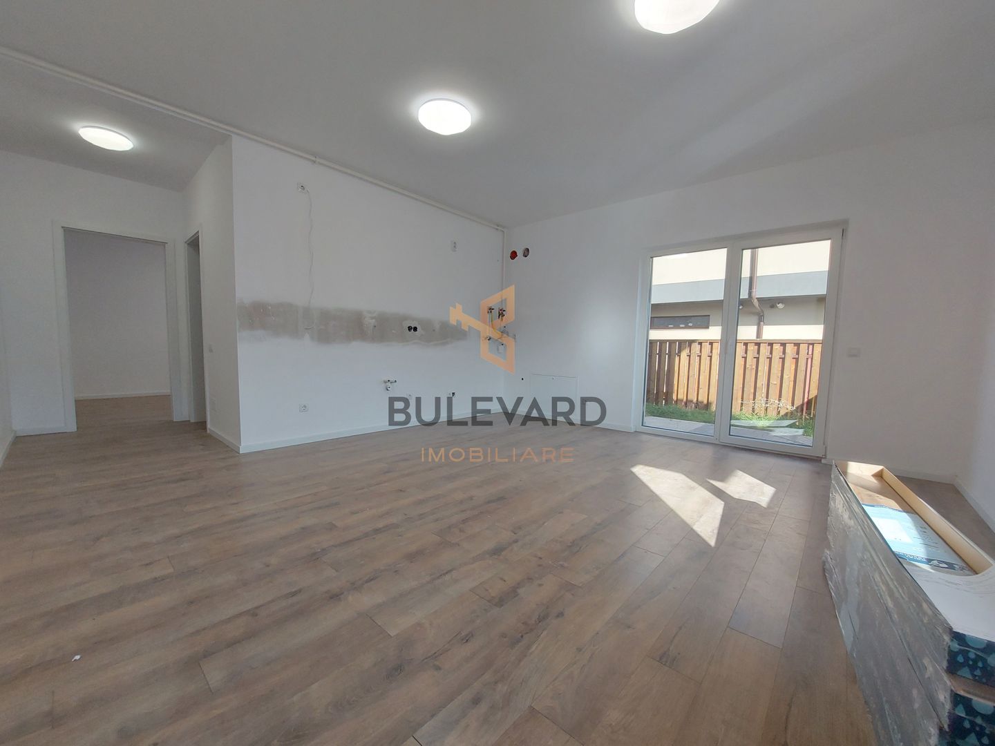 Apartament cu 2 camere/gradina 76mp/zona Sub Cetate! - Poză 1