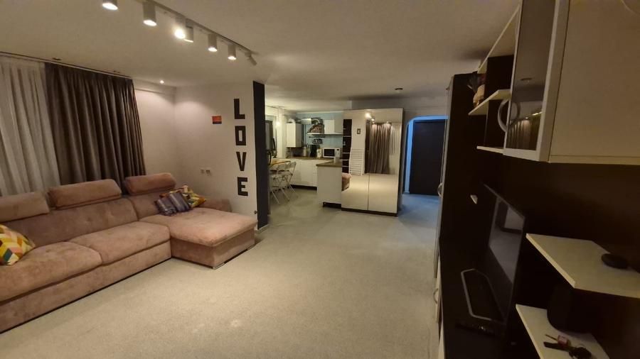 Apartament 3 camere cu parcare – spațios, complet echipat, ideal pentru familie - Poză 1