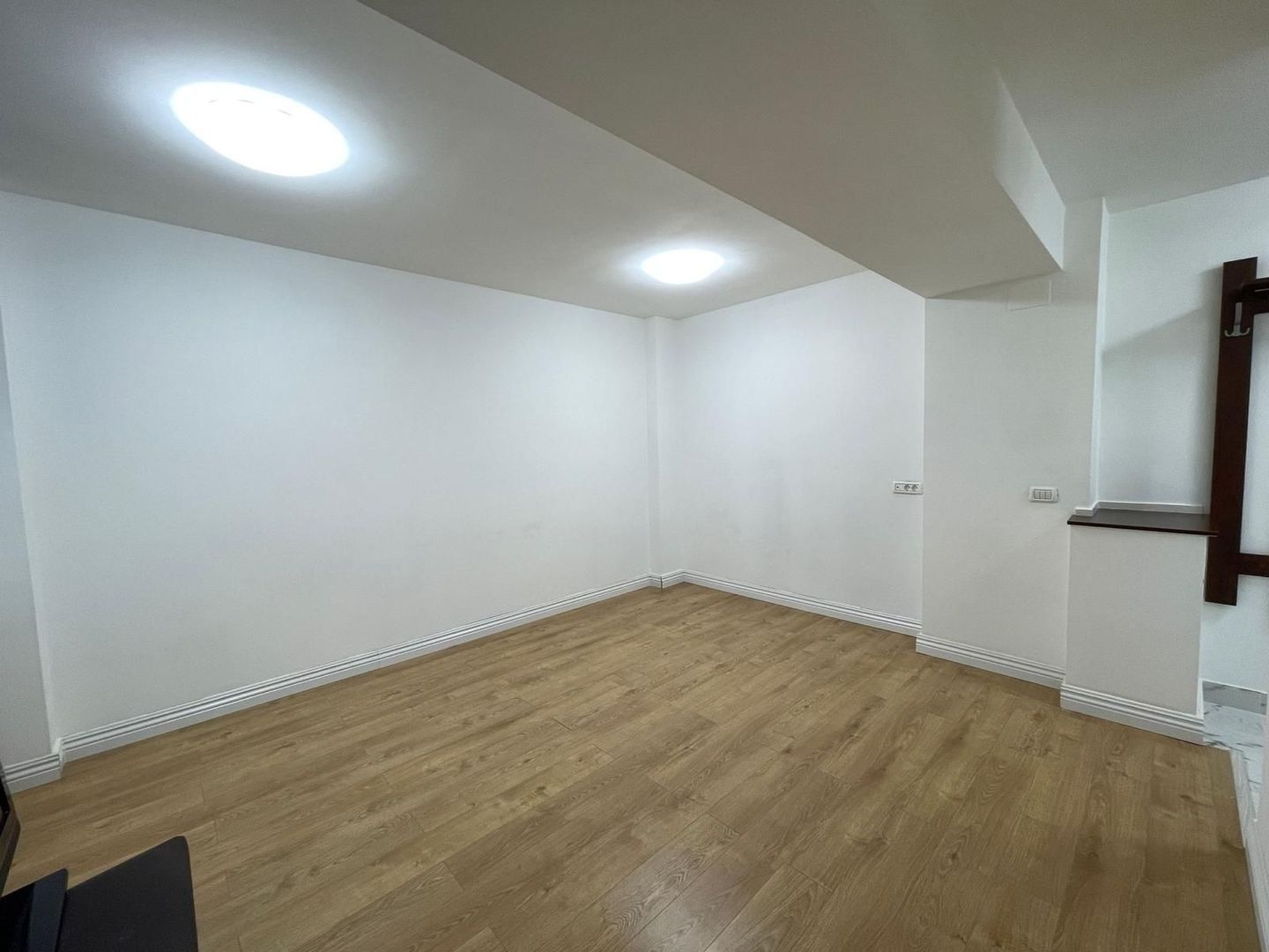 Garsoniera subsol de vanzare Bucurestii Noi - Poză 3