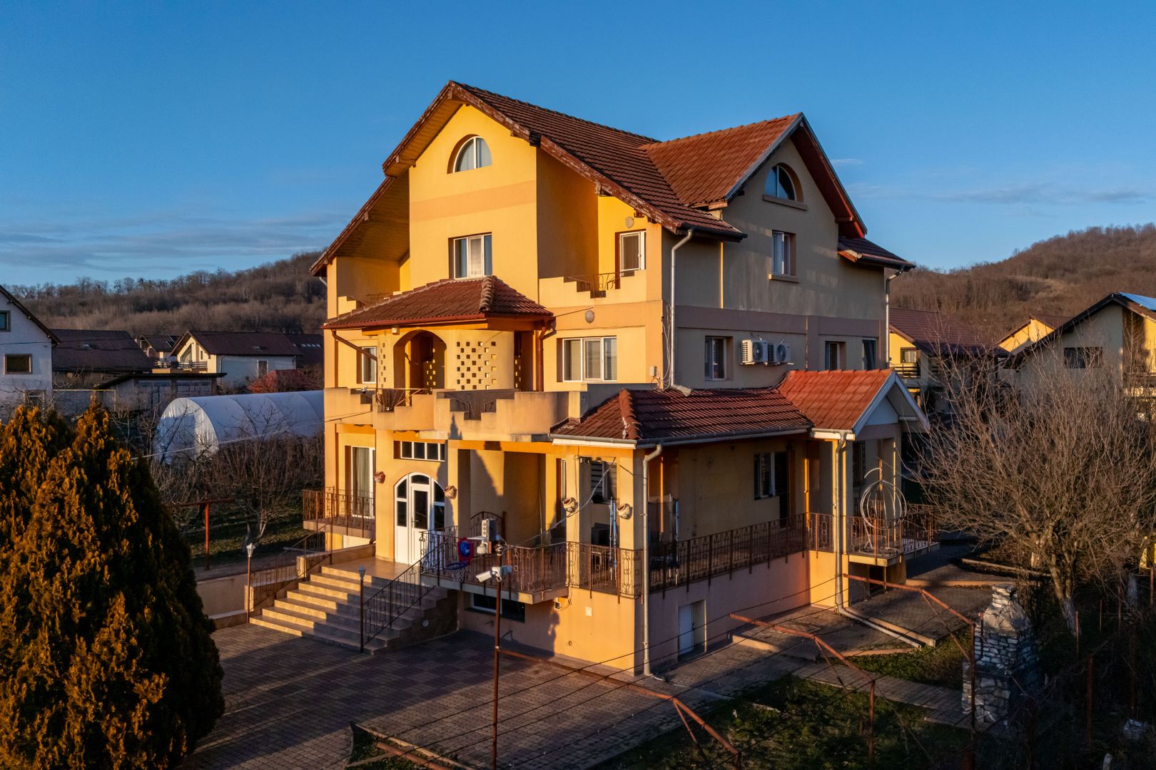 Vila superba | Teren 2300mp | Dealul cu tei | Aninoasa | Doicesti - Poză 19