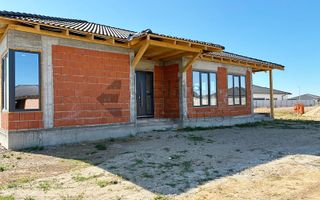 Casa la rosu  cu 4 camere de vanzare in Santandrei - Poză 1