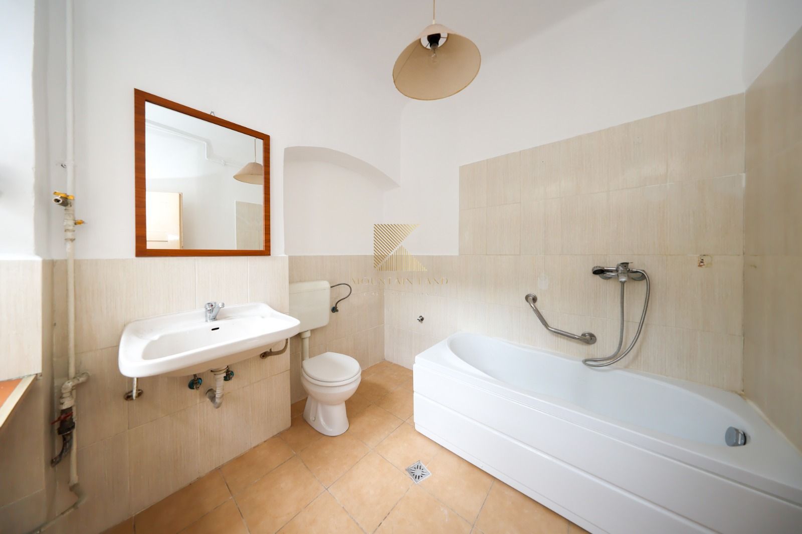 Locație rară în Brașov: ideal pentru regim hotelier sau business - Poză 16