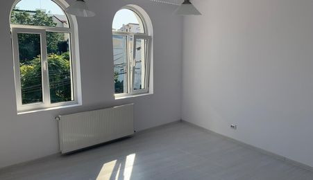 De închiriat: casă 9 camere-Vasile Lascăr-Mihai Eminescu-Bd.Dacia