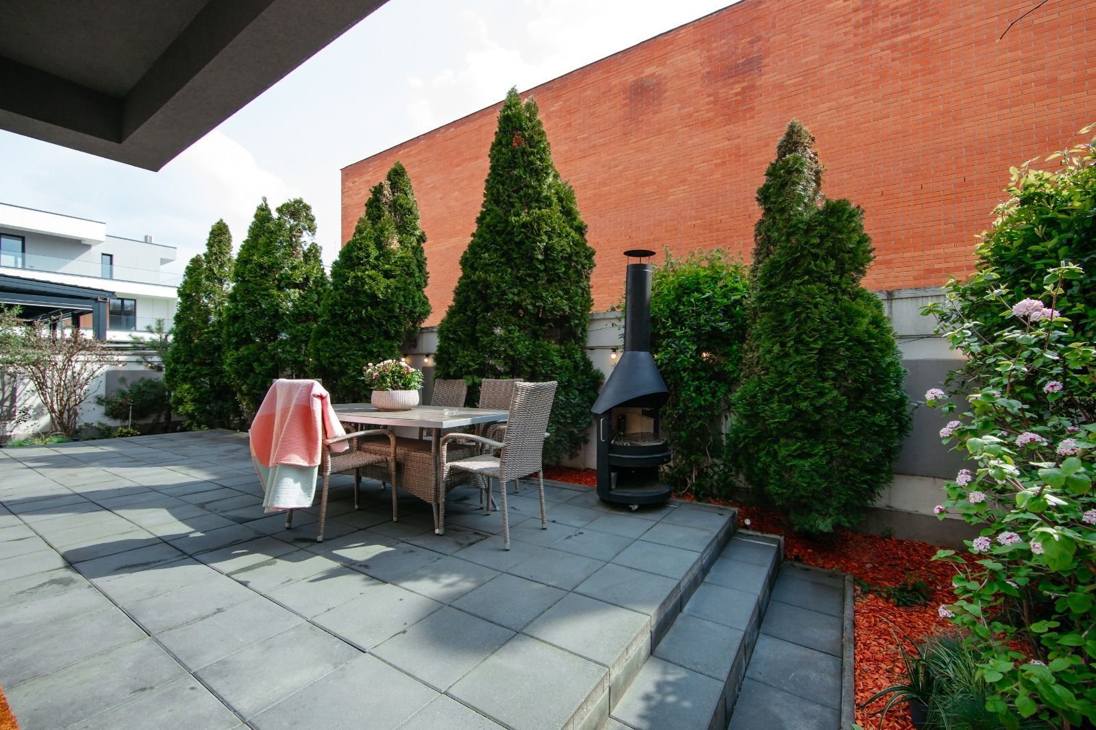 Vilă modernă  cu curte generoasă în Iancu Nicolae - Poză 3