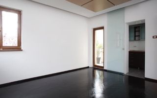 Mansardă boemă, ideală pentru industriile creative - Poză 12