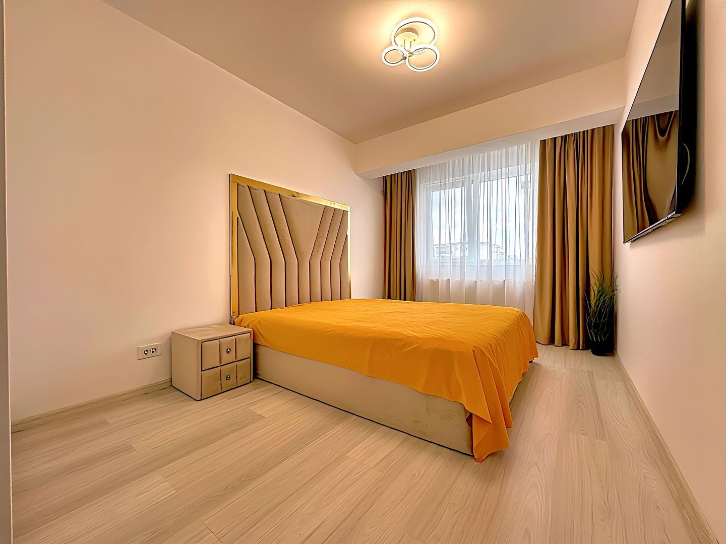 3 camere decomandat bucatarie inchisa 79mp Grand Arena parcare inclusa - Poză 3