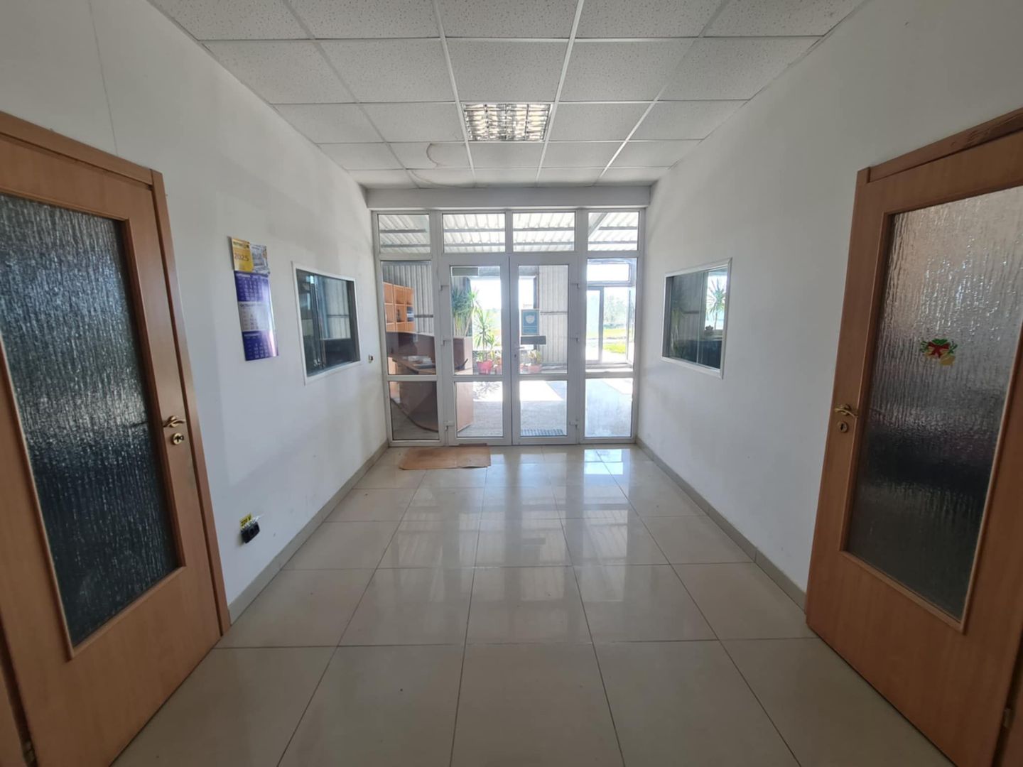 Spațiu de Închiriat – Showroom, Depozitare + Birouri – Cumpăna - Poză 3