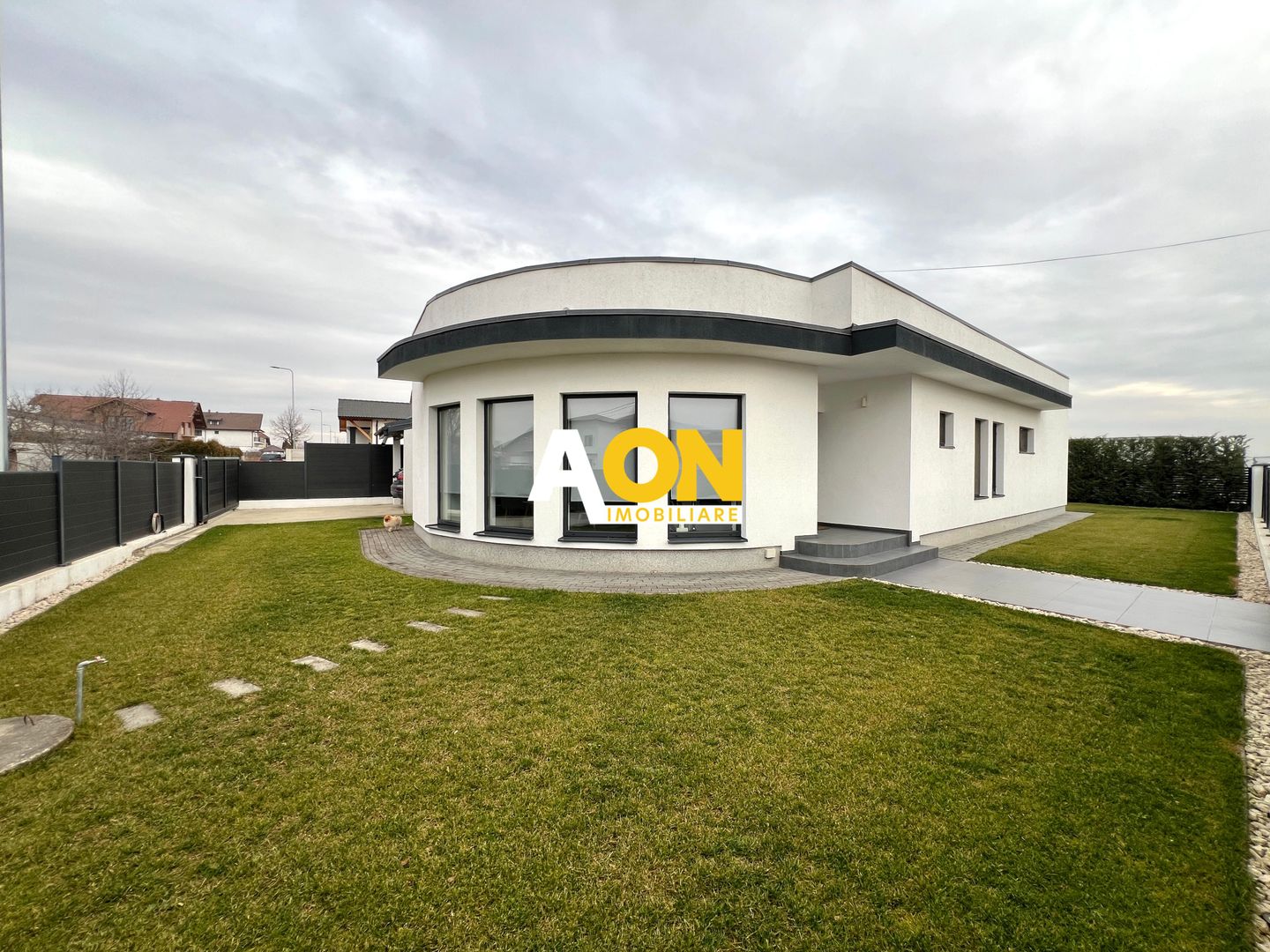 Casa individuala superfinisata, 3 camere, 2 bai,  498mp teren - Poză 1