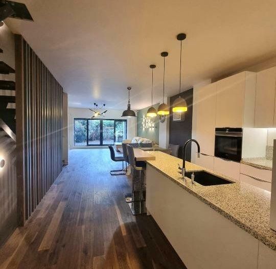 Apartament 6 camere, gradina privata - Poză 1