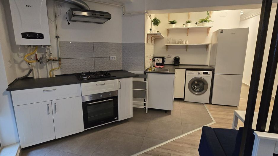 Studio modern de închiriat în Solid Butoaie – vedere la lac, parcare - Poză 9