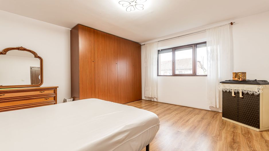 Casă în Vinga – restaurată Integral 2025 | 3 camere | teren generos - Poză 2