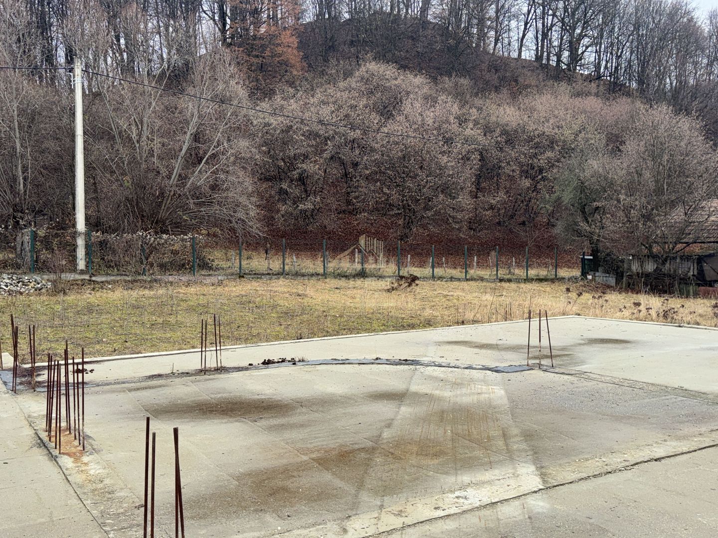 TEREN INTRAVILAN 2200 MP CAMPULUNG ARGES - Poză 37