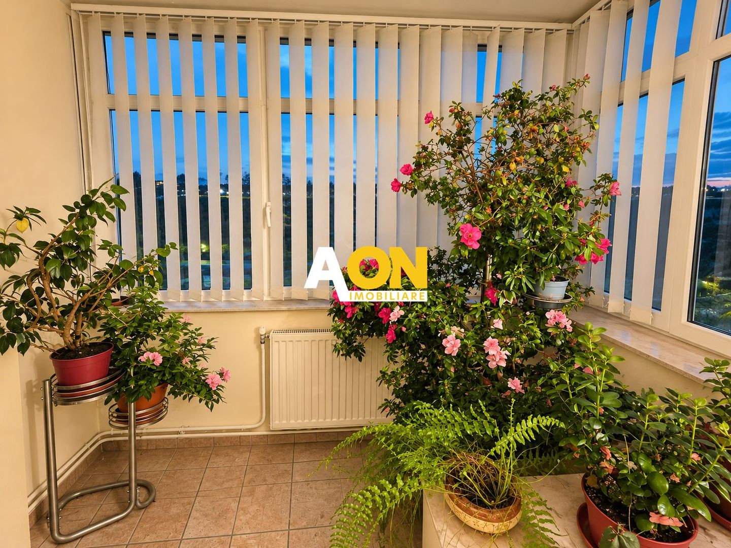 Apartament decomandat, 4 camere, 95 mp utili, boxa de 13 mp, Centru - Poză 2