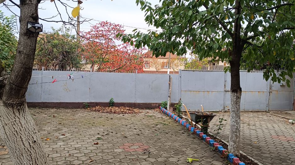 Casă spațioasă cu 4 camere , curte și teren generos în Mașloc - Poză 30