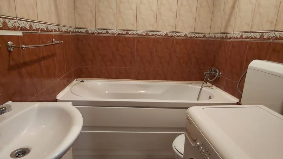 BRASADAS vinde garsoniera la etajul 1 in zona CENTRALA. - Poză 4