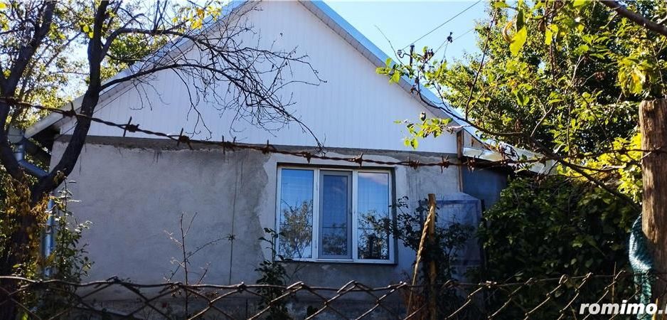 Casă cu teren și front stradal generos - Poză 2