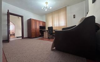 Casă de vânzare în Pucioasa! - Poză 10