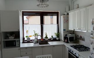 Etaj 1. Strada asfaltata. Pozitie excelenta - Poză 2