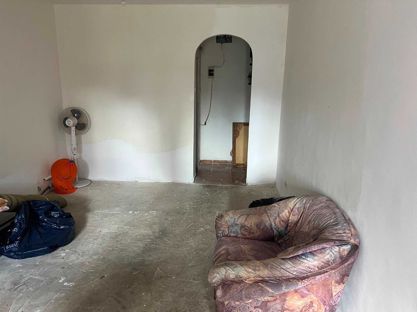 BRASADAS vinde garsoniera pe Ostrovului 25mp la parter. - Poză 1