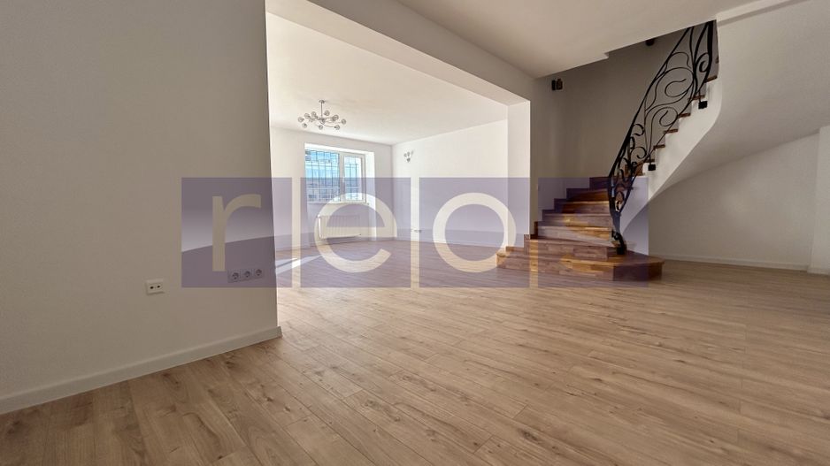VANZARE TRIPLEX | PIATA VICTORIEI | 6 CAMERE |  244 mp UTILI | - Poză 2