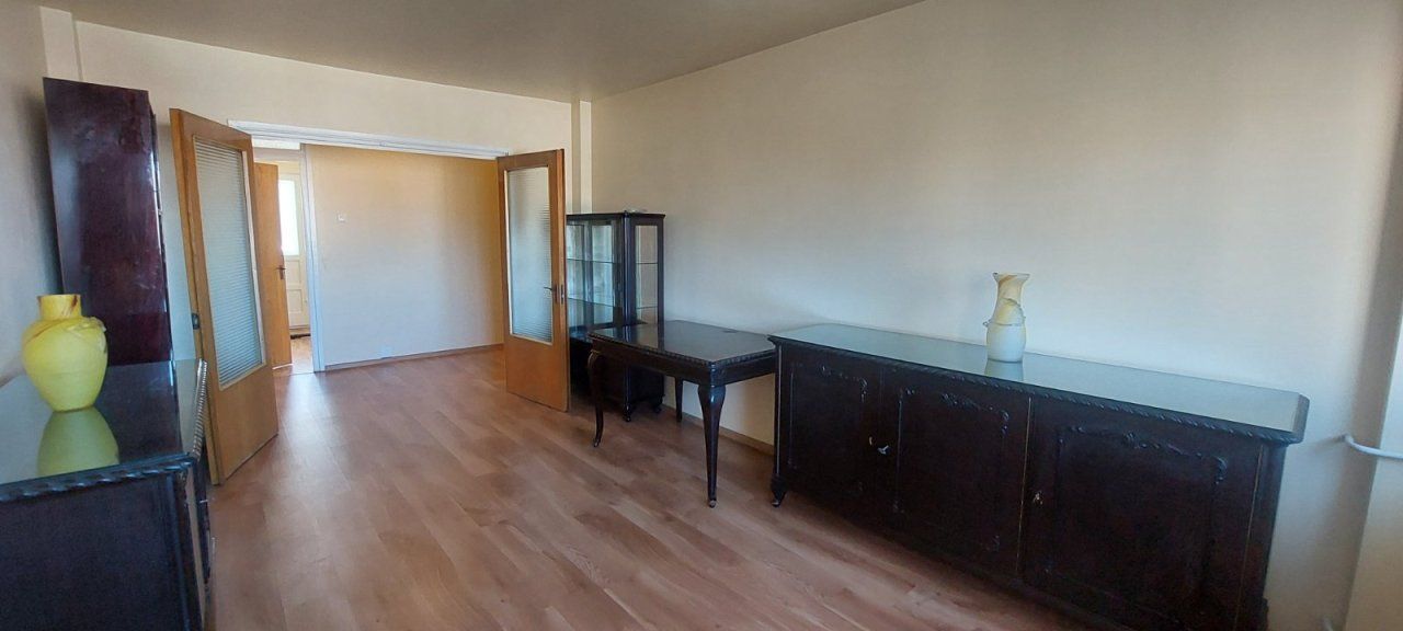 Vand apartament 4 camere situat la 10 min de Piata Unirii - Poză 4