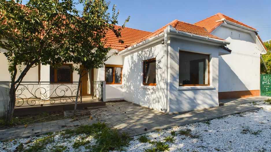 Casă cu 4 camere în Urseni, complet renovată! - Poză 1