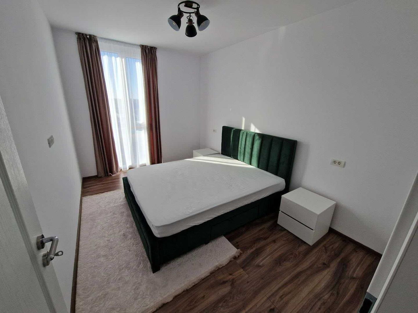 Proprietar inchiriez apartament 2 camera decomandat si loc de parcare - Poză 3