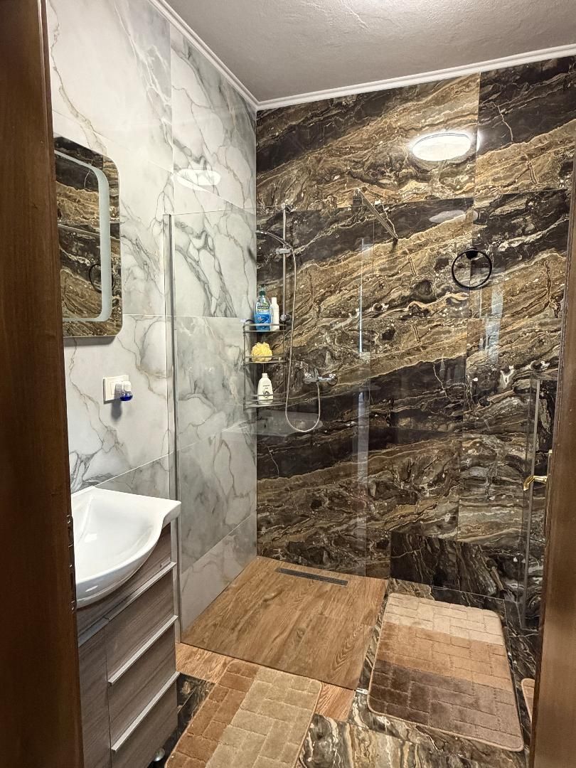 Casa noua in localitatea Carandeni - Poză 10
