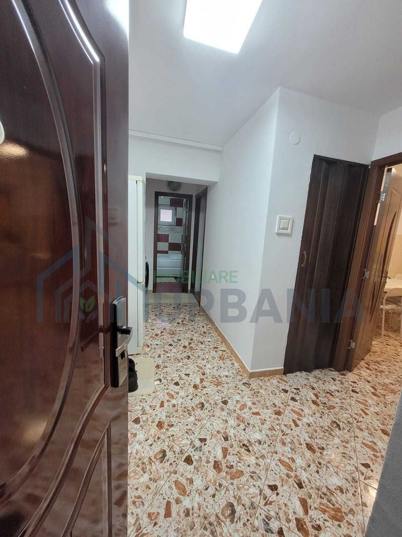 Inchiriez apartament 2 camere decomandat - Poză 1