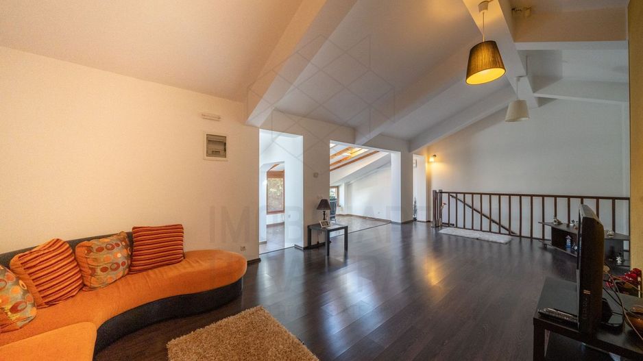 Casa spatioasa 515 mp langa metrou 1Mai - Poză 19