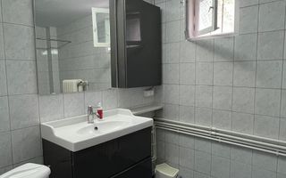 Apartament in vila cu 6 camere si curte proprie de 202 mp - Poză 13