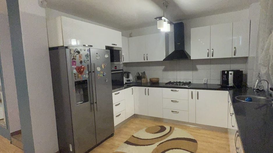 Casă spațioasă cu piscină, de vânzare în Simeria - Poză 15