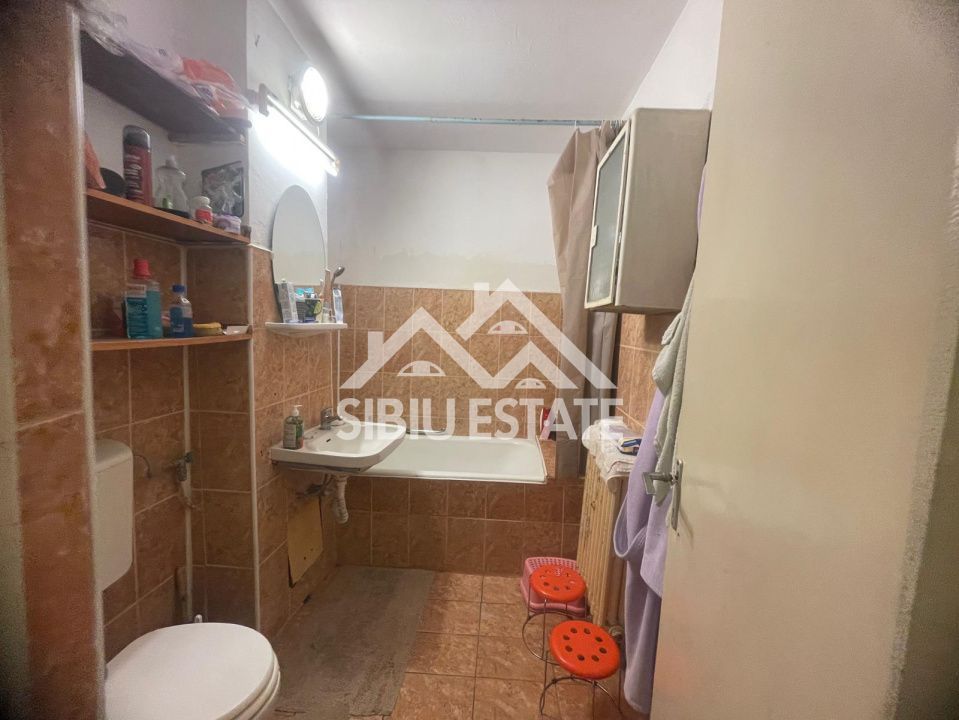 Apartament de vanzare cu 3 camere, decomandat,  2 balcoane, pivnita - Poză 7