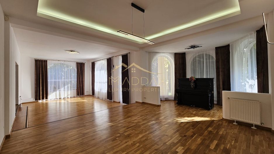 Vila Individuala 7 camere*Piscina*Teren 1000 mp / 8 parcari// Erou Iancu Nicolae - Poză 1