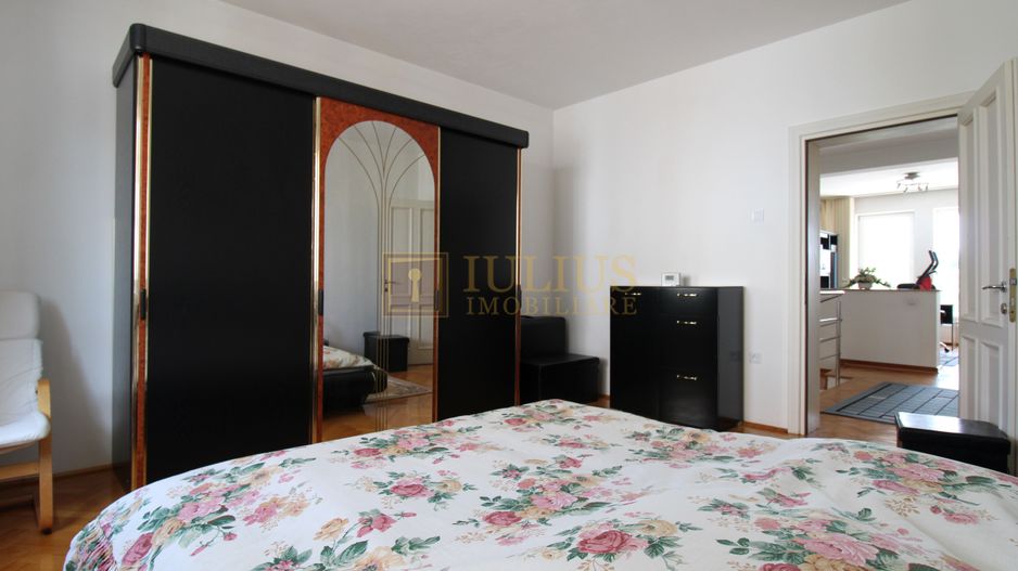 3 dormitoare, 3 bai, living spatios, 2 terase si curte. - Poză 26