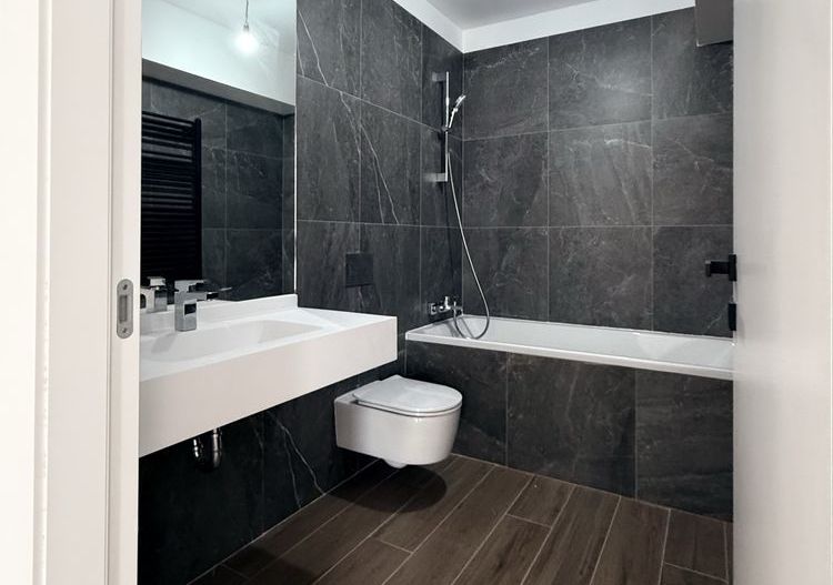 De inchiriat: apartament cu 4 camere - nemobilat- One Cotroceni Park - Poză 1