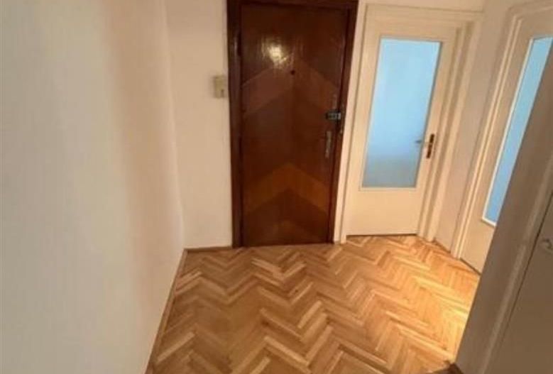 Apartament 3 camere etaj 1 cu Garaj - Poză 4