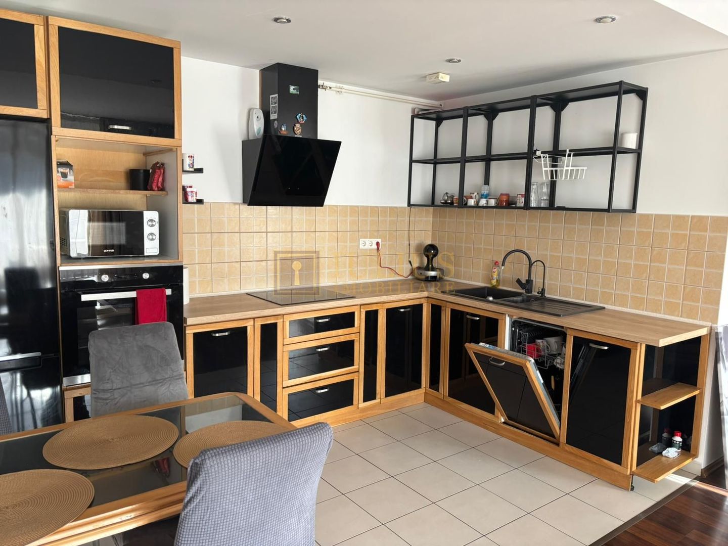 Uranus Plaz- Soarelui, centrala proprie, loc parcare privat. - Poză 6