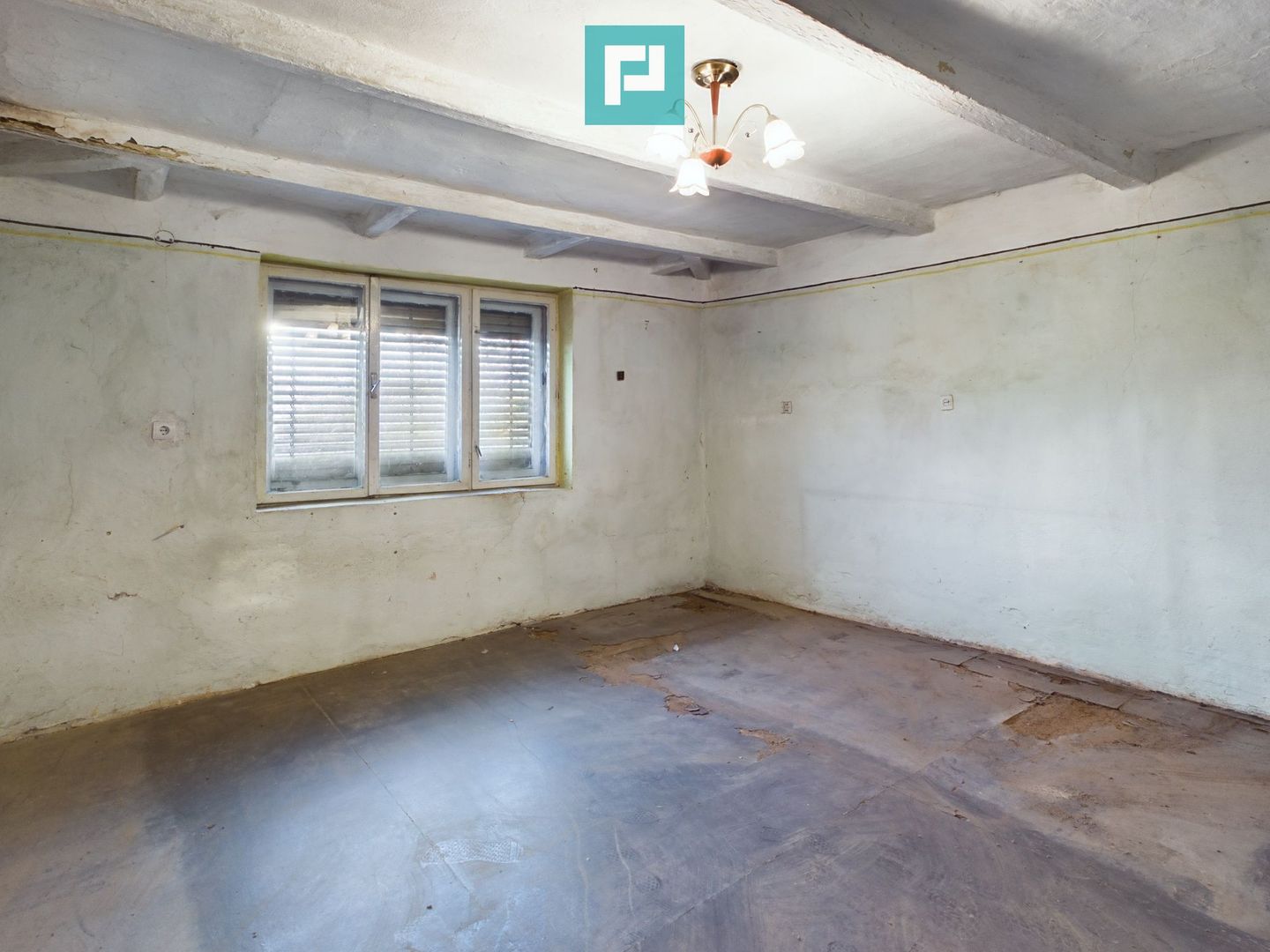 Casă modestă cu 3 camere în Ghioroc - Poză 5