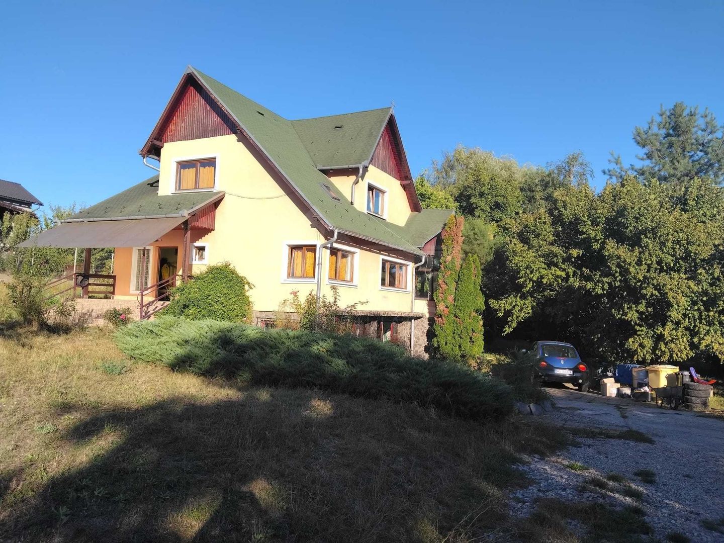Casa familiala pe 25 de ari de teren - Poză 1