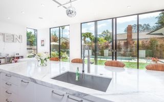 Casa deosebita in zona semicentrala - Poză 1