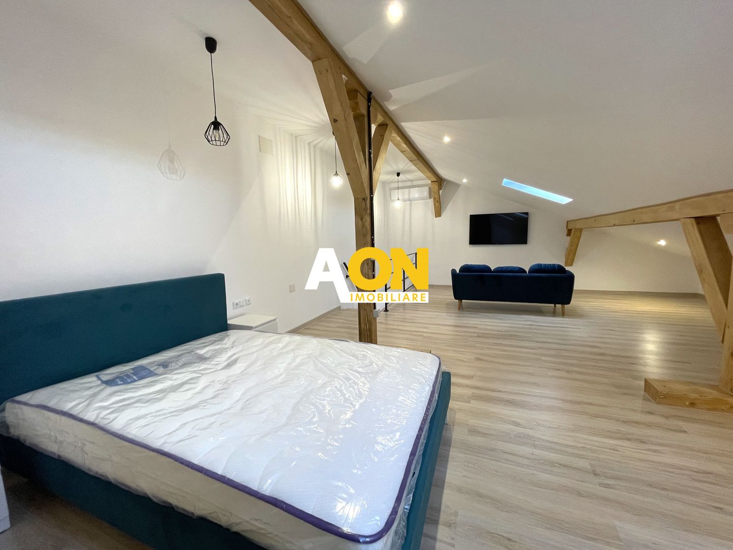 Apartament cu 3 camere, balcon si scara interioara - Poză 14