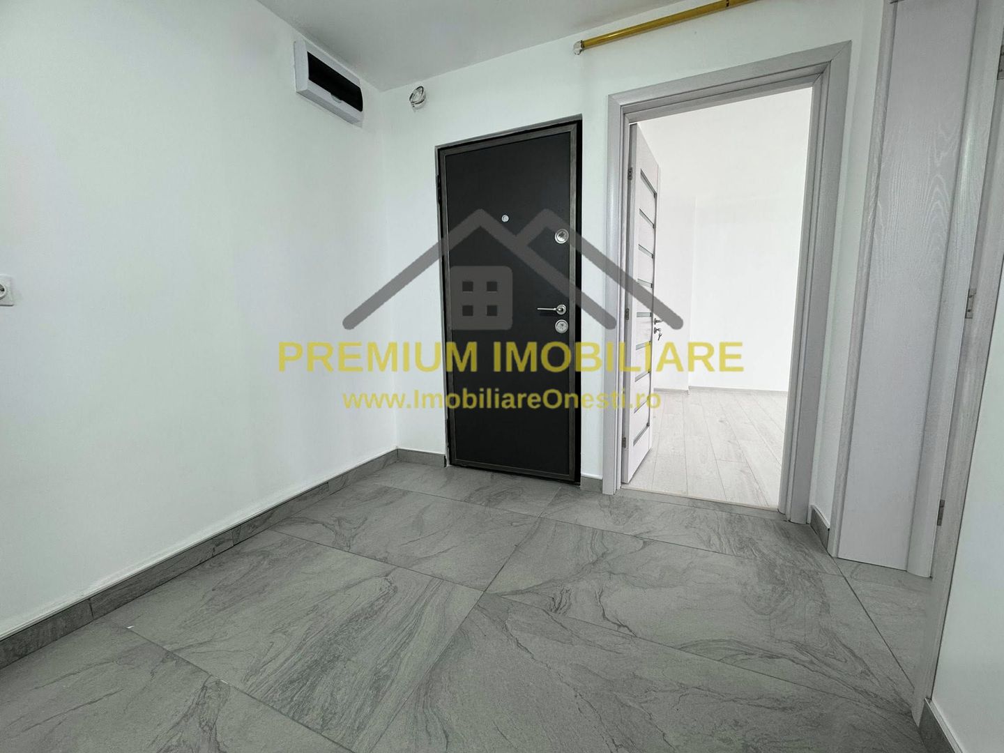 Apartament 2 Camere - Etaj 1 - Zona Mal - Renovat - Poză 8