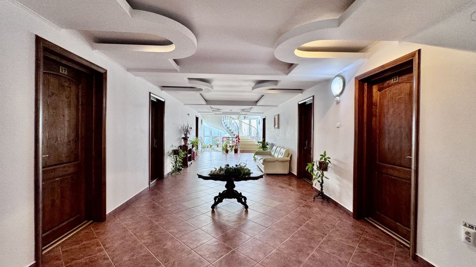 Hotel 20 camere Delta Dunarii 50 m deschidere teren 6000 mp acces auto - Poză 9