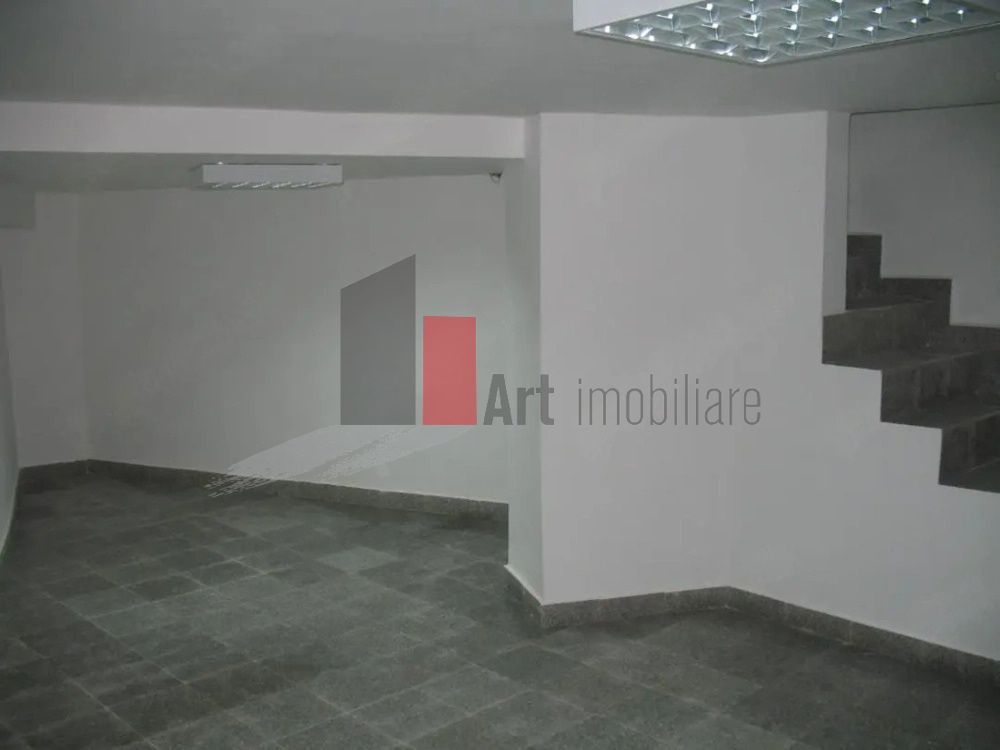 Oportunitate Unică! Vilă Spațioasă lângă Podul Grant, Ideală pentru Birouri - Poză 9