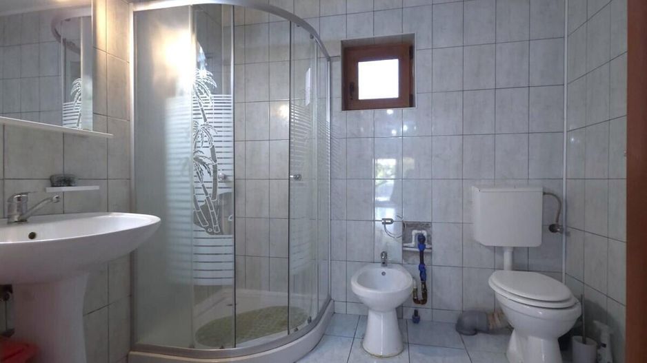 Castelu - Str. Florilor, casa din 2012, teren 737 mp si 106 mp utili - Poză 14