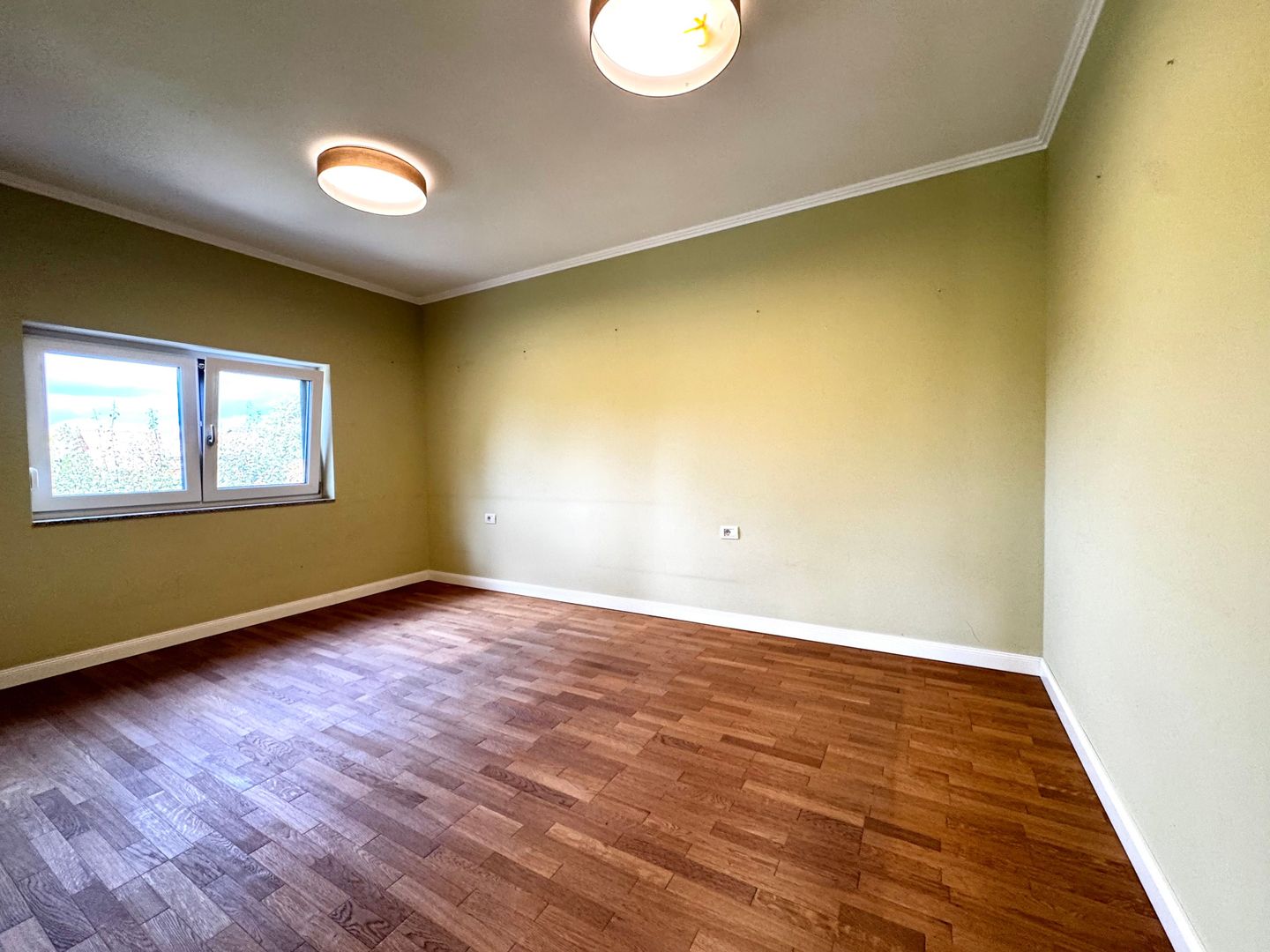 Casa spațioasă, cu teren generos, zona liniștită - in Braytim - Poză 18