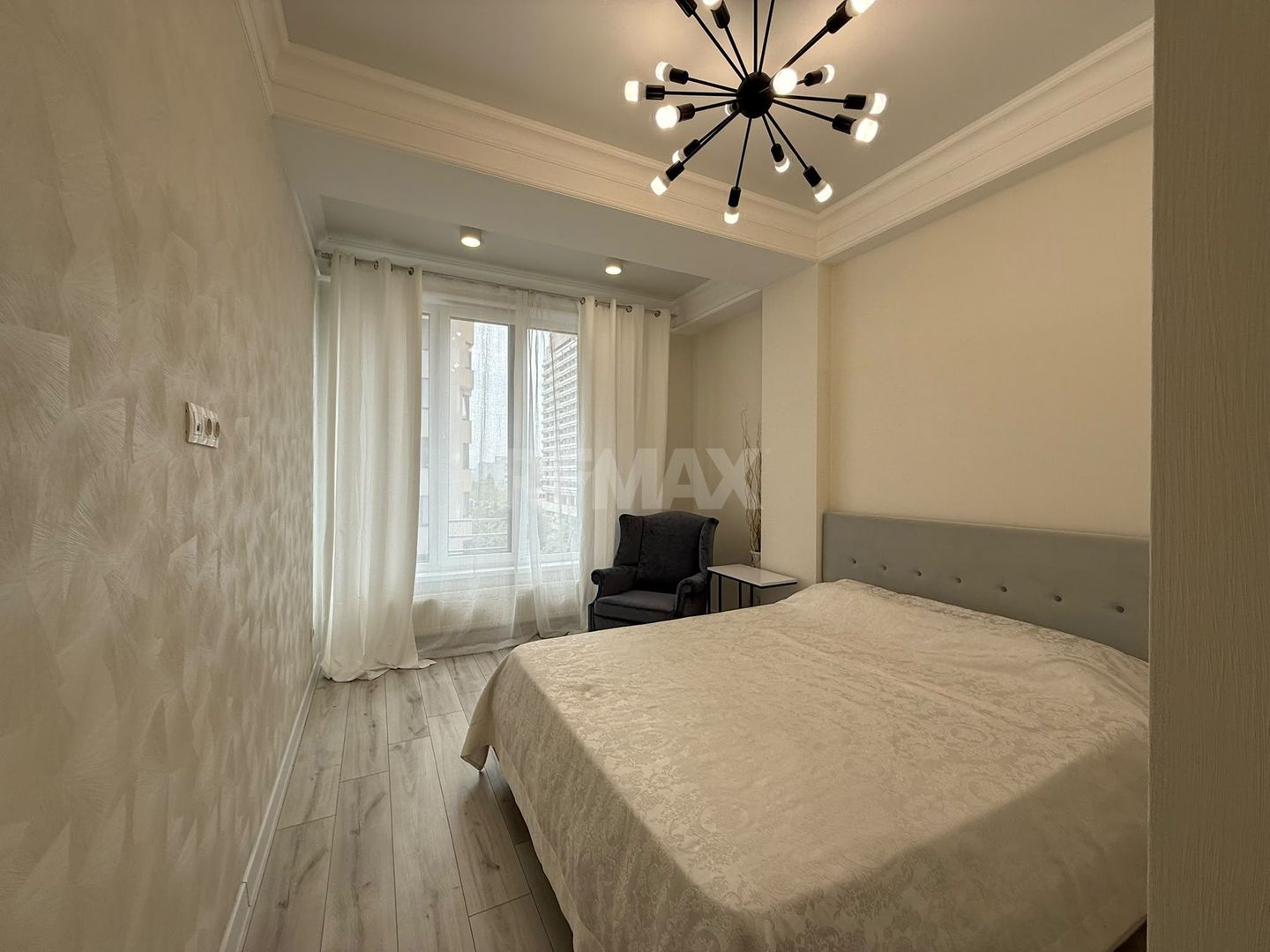 Apartament cu 2 dormitoare si living chiar in centrul Chișinăului - Poză 9