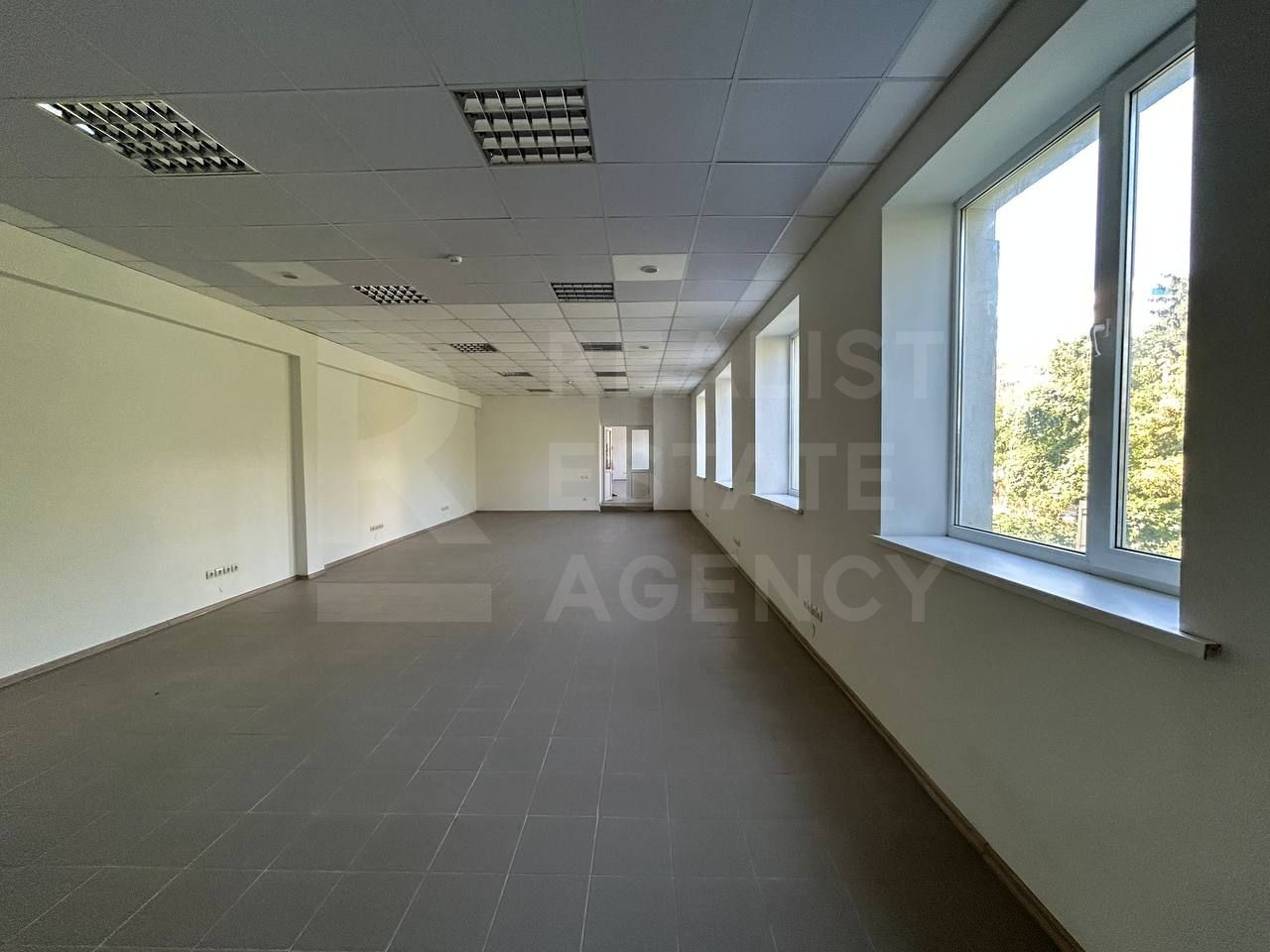 Vânzare, spațiu comercial, 207 mp, str. Independenței, Edineț - Poză 3